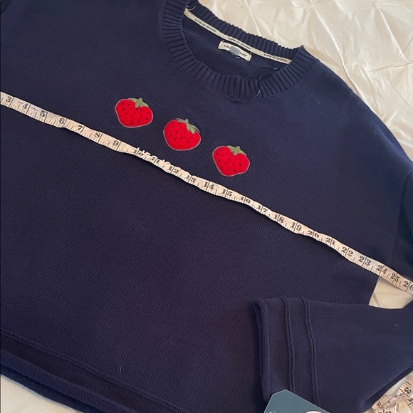 NWT Life Is Good Dark Blue Sweater with Strawberry Accents size XL - Picture 6 of 9